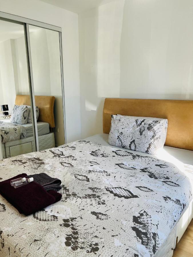 Fabulous 2bed 2bath Ground Floor Serviced Near Apartment Edinburgh