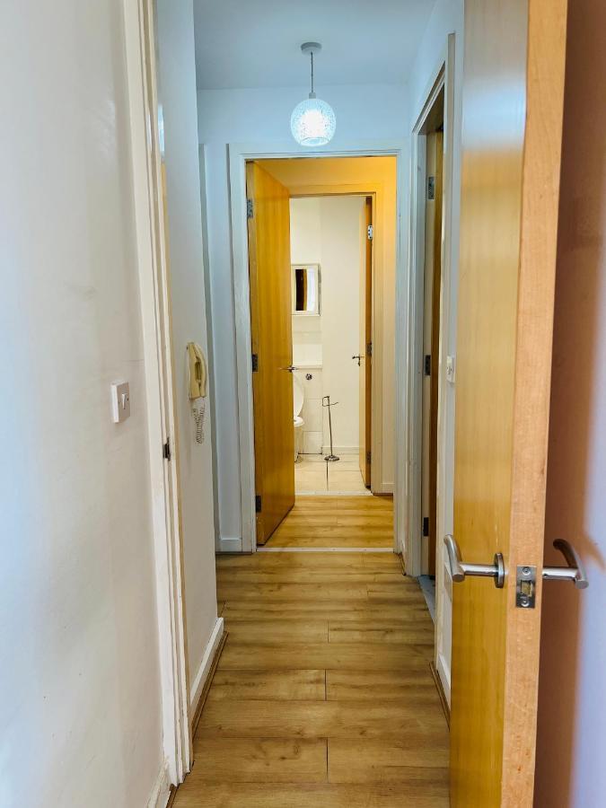 Fabulous 2bed 2bath Ground Floor Serviced Near Apartment *
